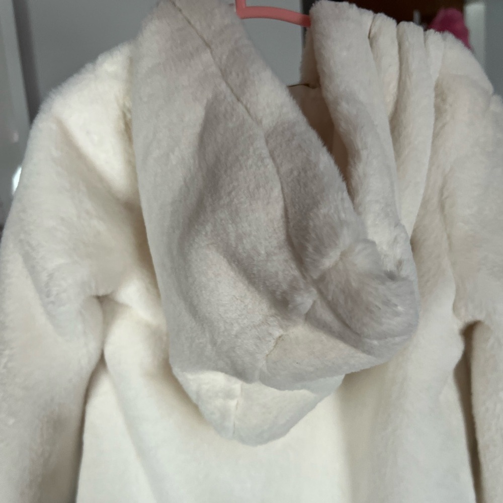 ❌❌SOLD❌❌
Cynthia Rowley faux fur toddler jacket - Picture 4 of 5